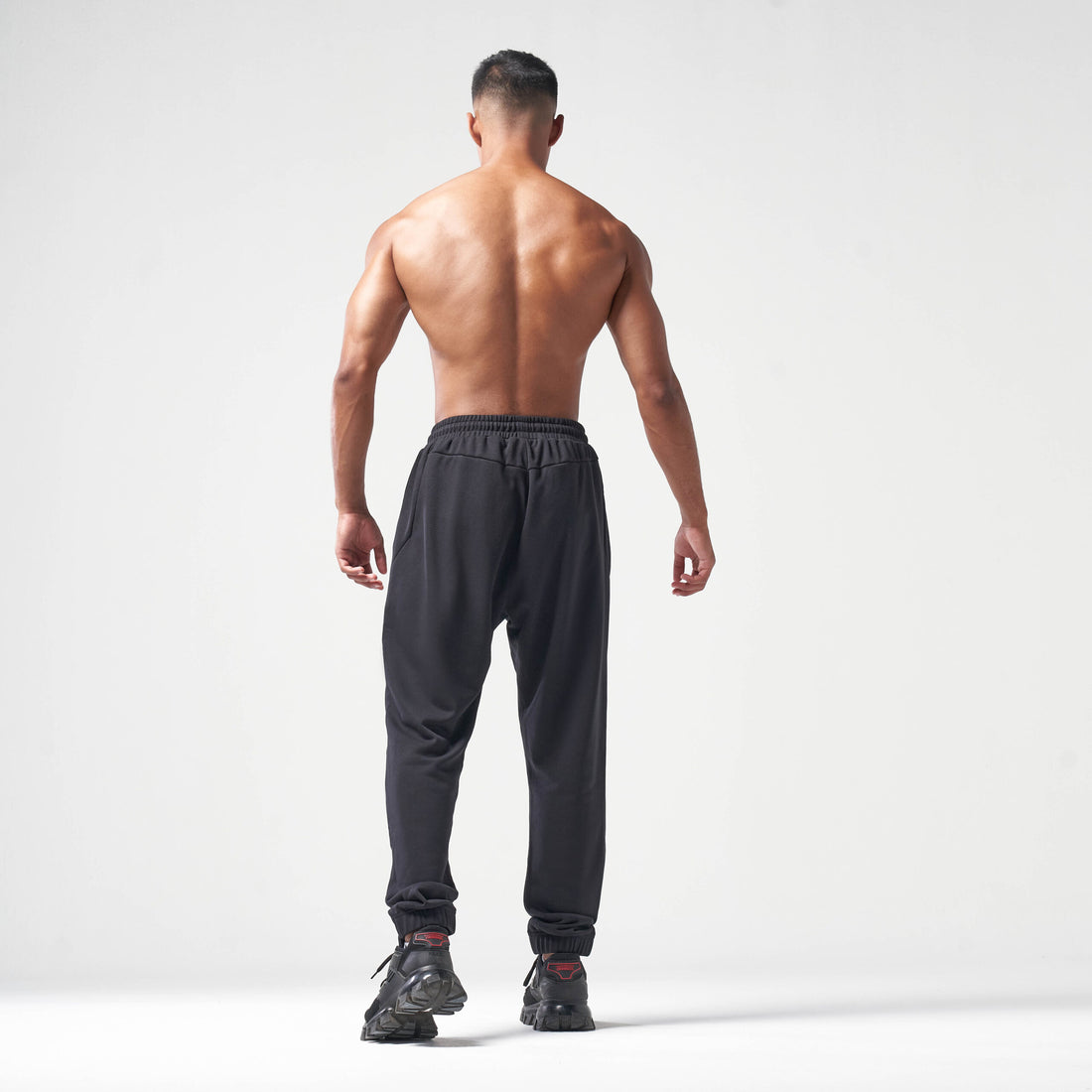 ESSENTIAL JOGGER PANT - BLACK